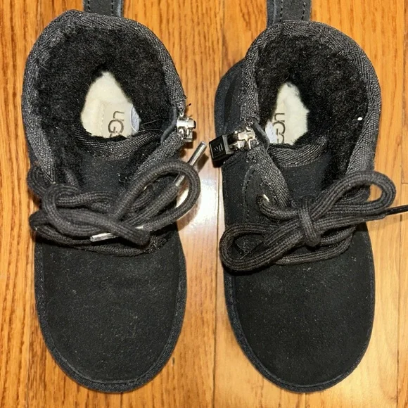 Toddler Ugg Neumel II boots - Picture 2 of 8